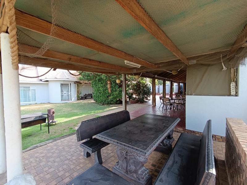 4 Bedroom Property for Sale in Middelburg Eastern Cape